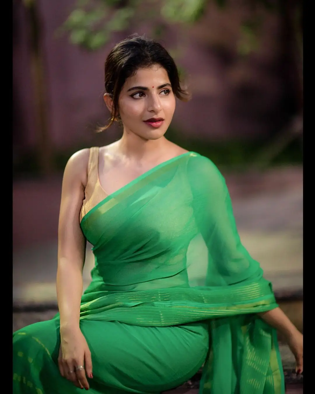 Indian Girl Iswarya Menon In Traditional Green Saree Sleeveless Yellow Blouse